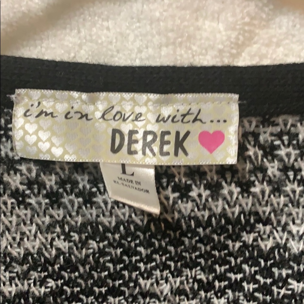 ❗️5/$10 - Soft and comfortable cardigan sweater - Picture 4 of 4